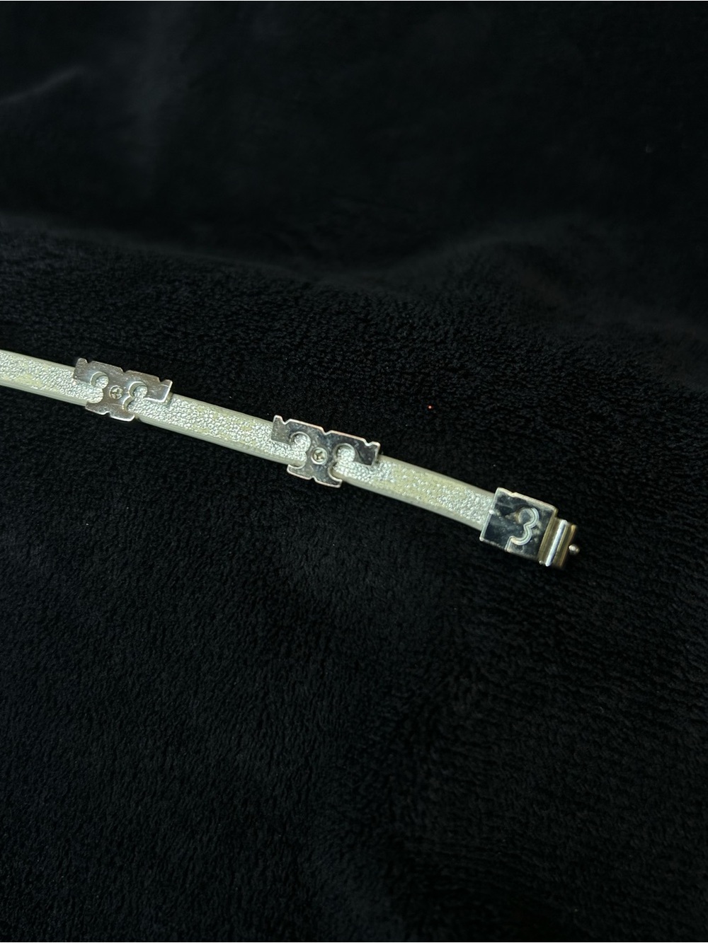 SERIF-T METALLIC SINGLE-WRAP
BRACELET - Picture 7 of 9
